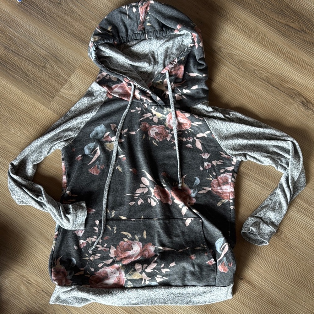 🌸 Eclipse Heather Gray Hoodie with Floral Design – Size Medium